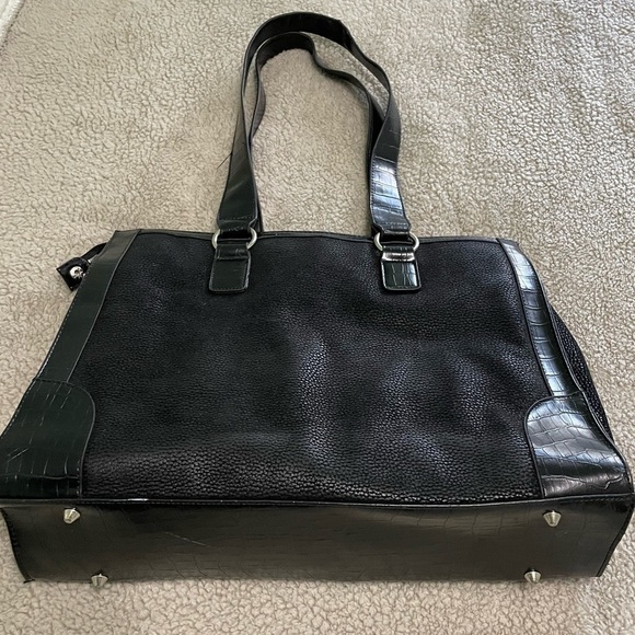 Coldwater Creek black bag is very roomy with several different compartments - Picture 6 of 8